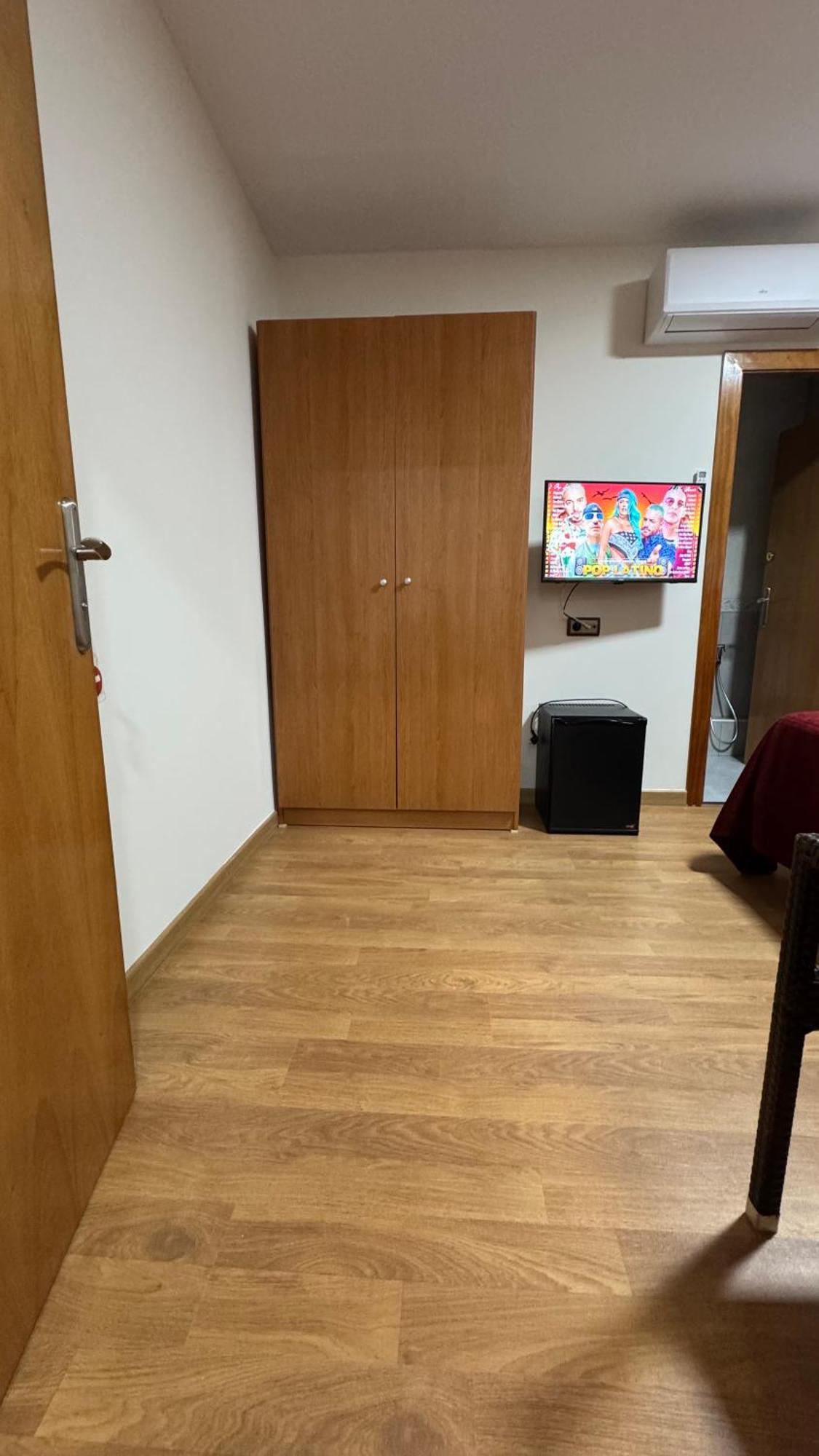 Hostal Madrazo Barcelona Ngoại thất bức ảnh