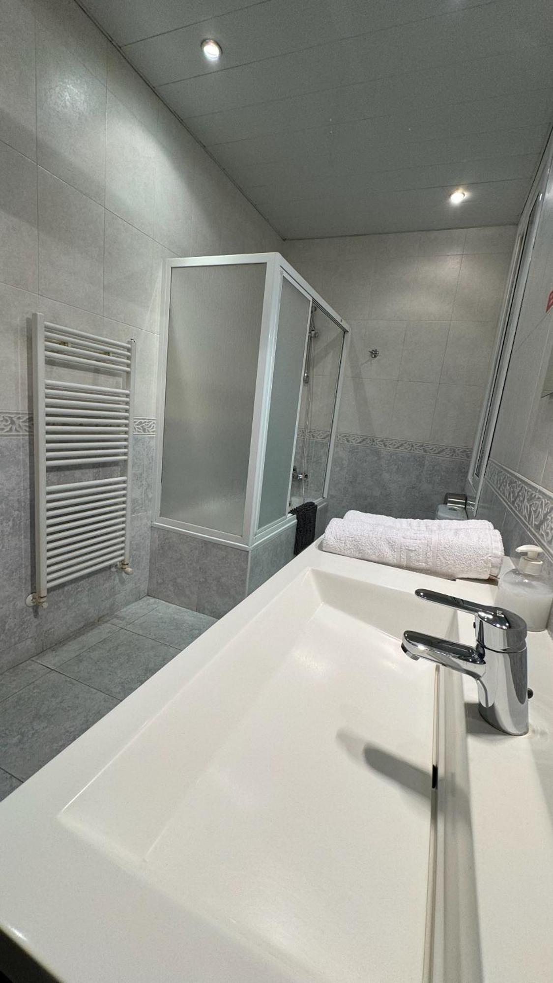 Hostal Madrazo Barcelona Ngoại thất bức ảnh
