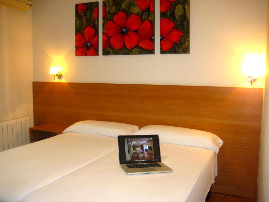 Hostal Madrazo Barcelona Ngoại thất bức ảnh